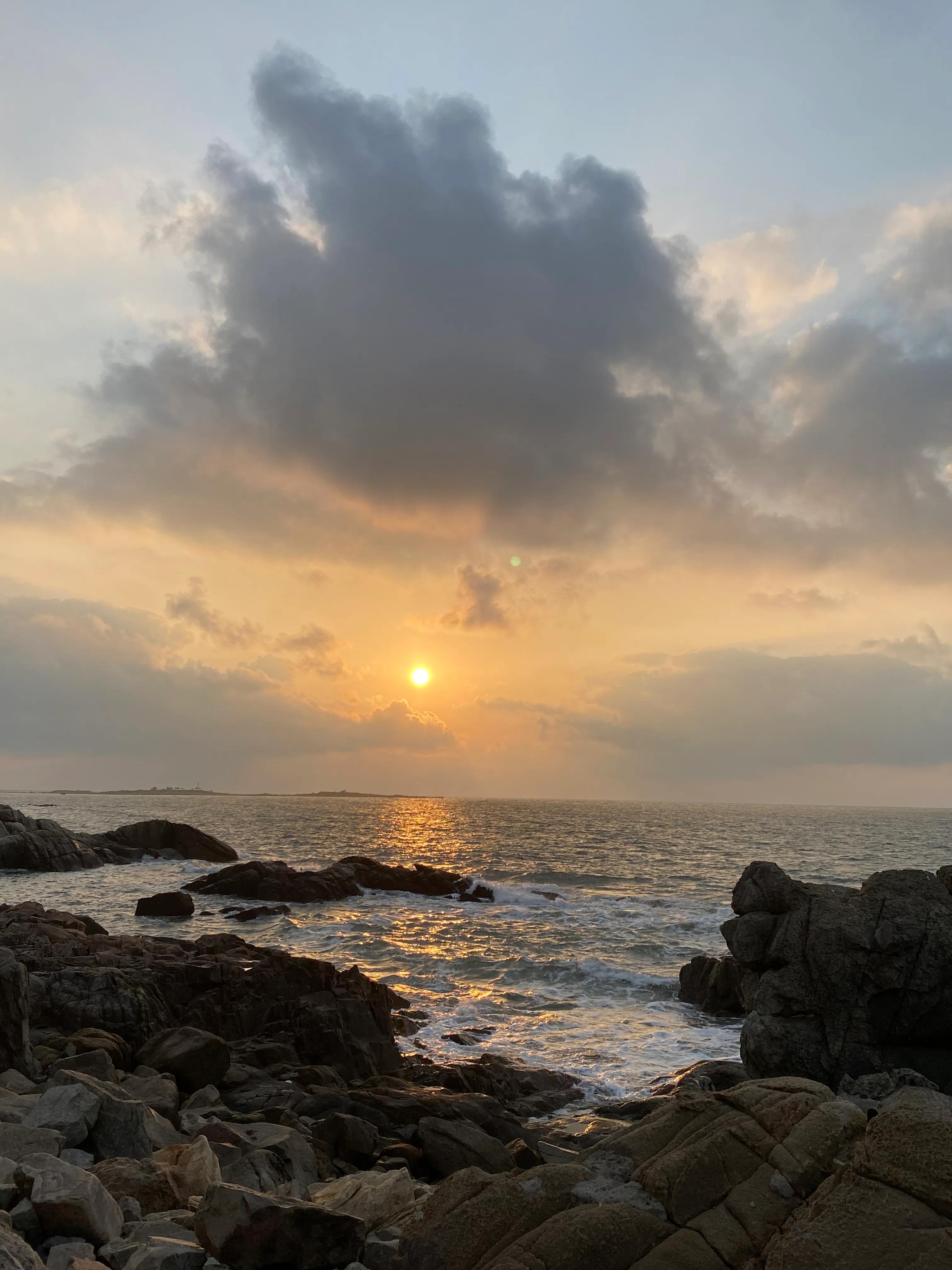 沙滩晨边优美的句子_晶羽文学网