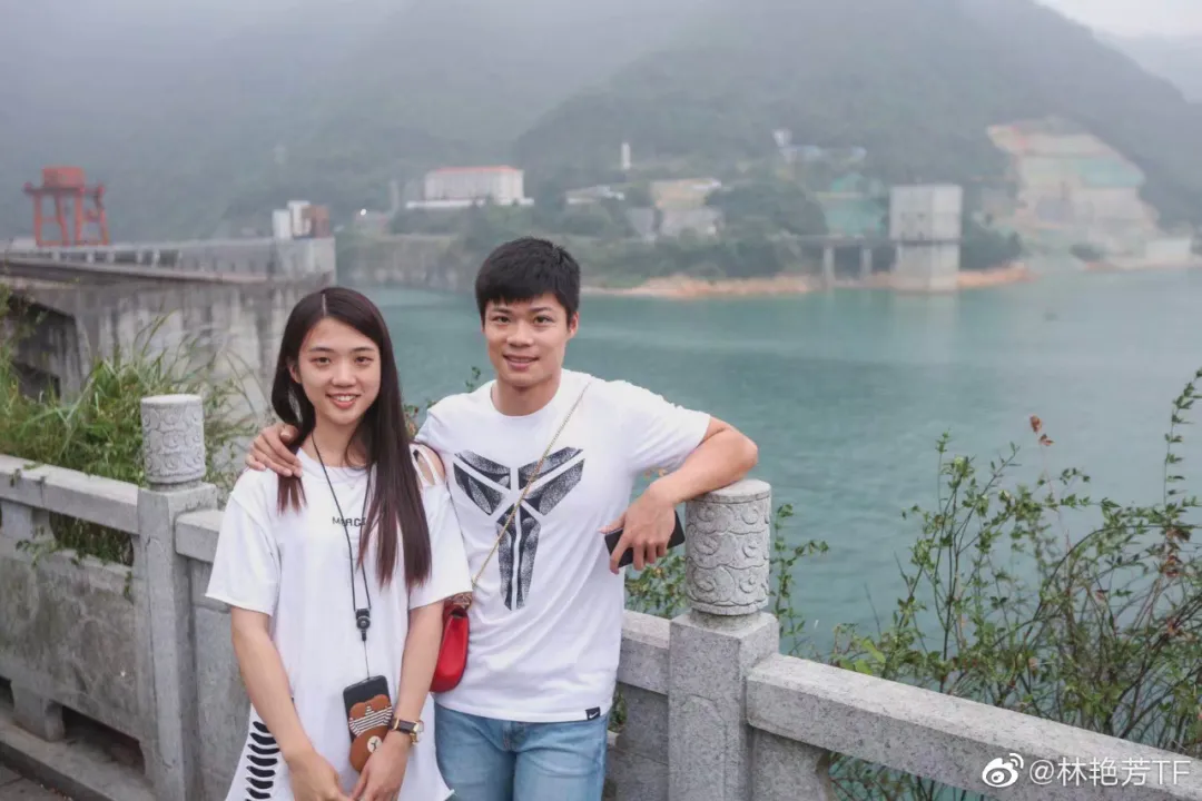 苏炳添百米封神后，“添嫂”曝光，从校服到婚纱的爱情太甜了