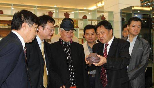 挚友许四海病逝，赵本山直叹太可惜，曾送对方价值千金根雕与佛像