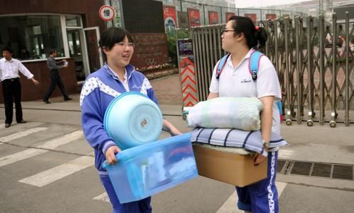 “后悔让儿子住校”，一位初三家长的心里话，说出寄宿的现实危害