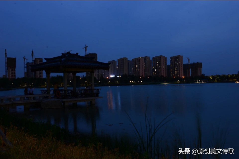 诗歌：湖边吹笛的人