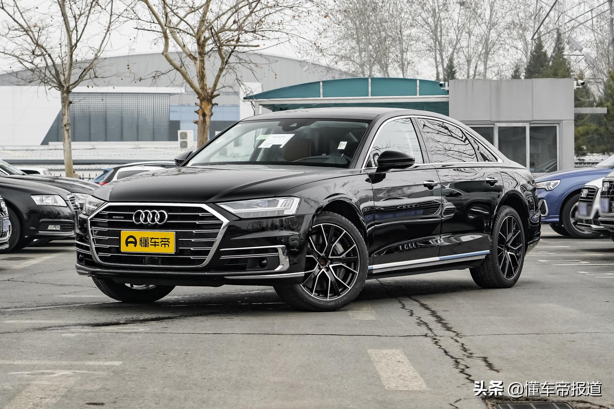 新车｜售价近200万，比新S级还多两缸？口车奥迪A8L V8到店