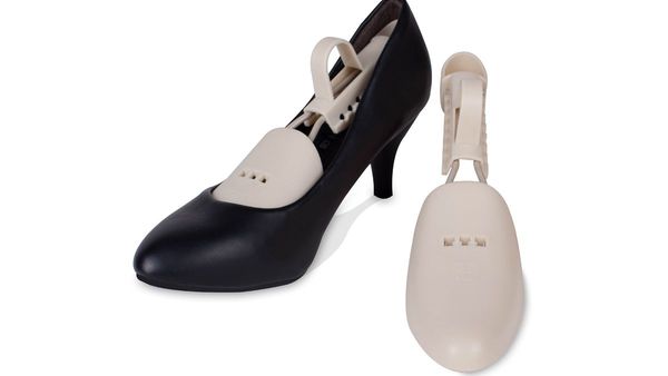 新鞋子有点小夹脚怎么办