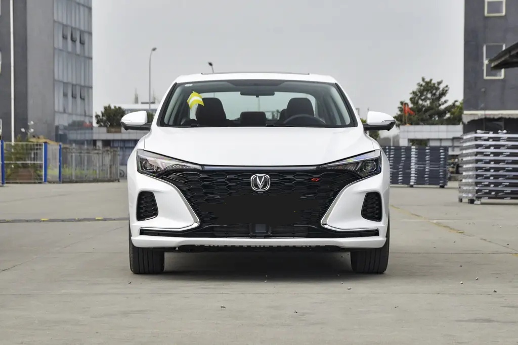 轿车：长安逸动，高配160马力+5.8升油耗，售价不足10万元