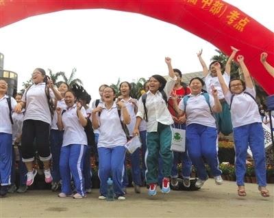 高考全国三卷简单？广西分数线不增反降，四川学霸：看到希望了？