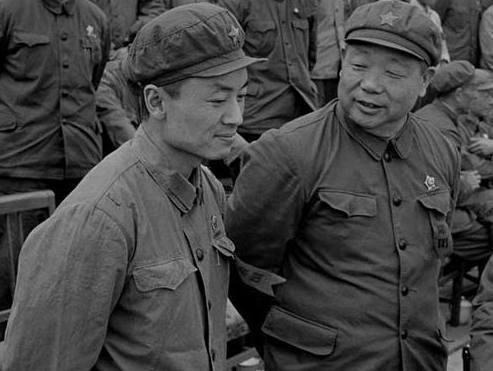 毛主席逝世前，兵权是怎样安排的？调兵粉碎四人帮必须由谁点头？