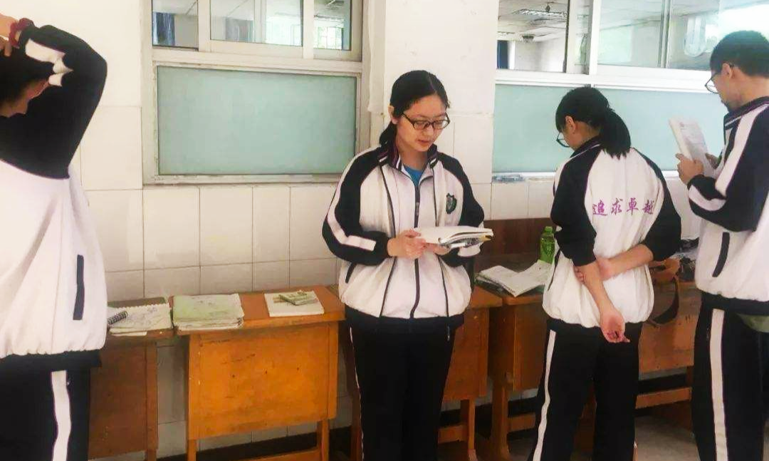 疯狂，衡水中学649分复读费10000元？淡定，学霸的世界我们不懂