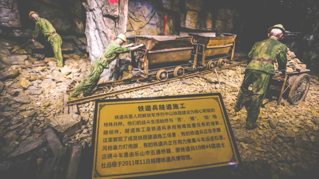 成都周边自驾游路线推荐！漫步玻璃栈道、赏花果同树……不收门票