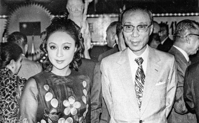 邵逸夫一生捐赠6000多座逸夫楼，为何有的“逸”字少一点