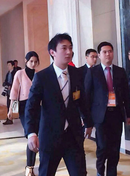 王思聪的风流情史，靠金钱征服了15个女人，如今却沦为了爱情舔狗