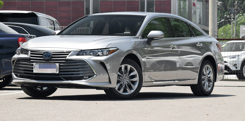 新款一汽丰田亚洲龙来了，换装全新动力总成，油耗变低售价也降了