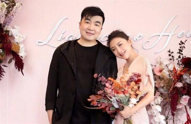 体操公主何雯娜发文，晒一家手绘绘超幸福，生气做“生孩子机器”的说法