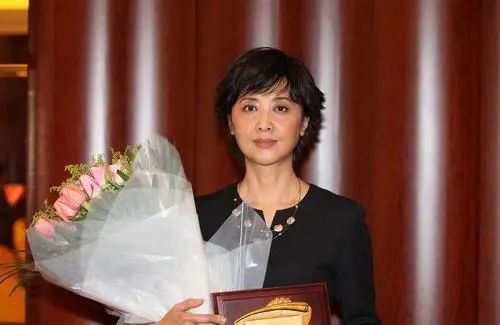 中国8大美人今昔颜值对比，有人整容颜垮，有人优雅老去，差距大