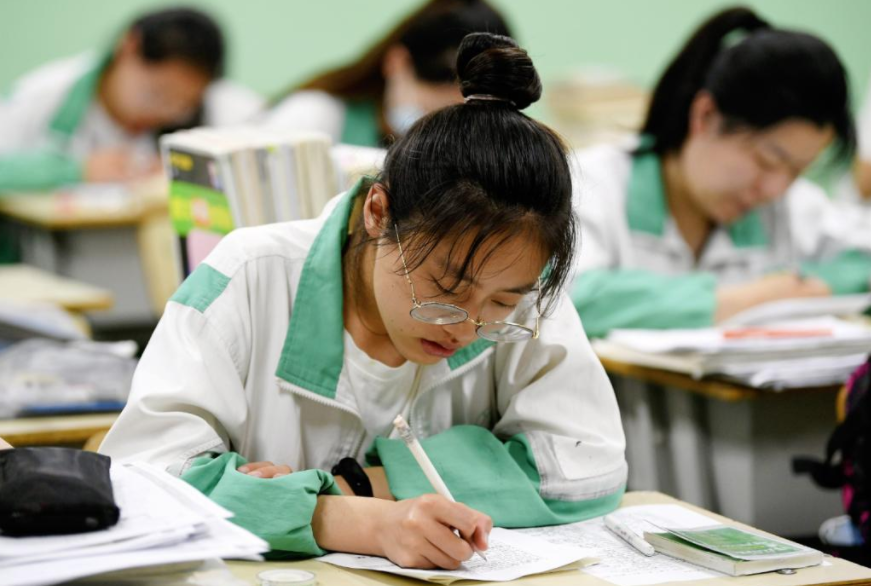 高考前的3次模拟考未过400分，考本科还有望吗？听听班主任的回答