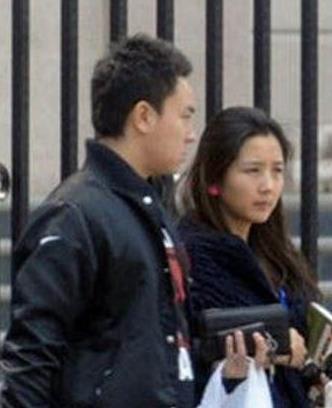 何洁疑再次婚变，曾和释小龙高调示爱，与赫子铭四年感情走上法庭