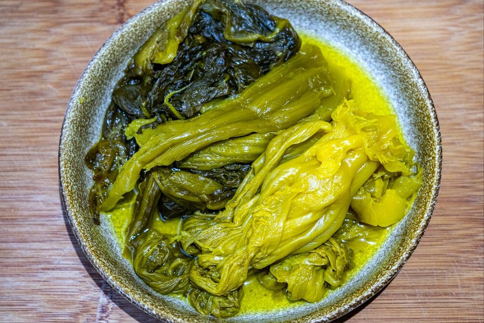 腌酸菜，别只会加盐，谨记2个关键，酸菜又酸又脆，不腐烂不发霉