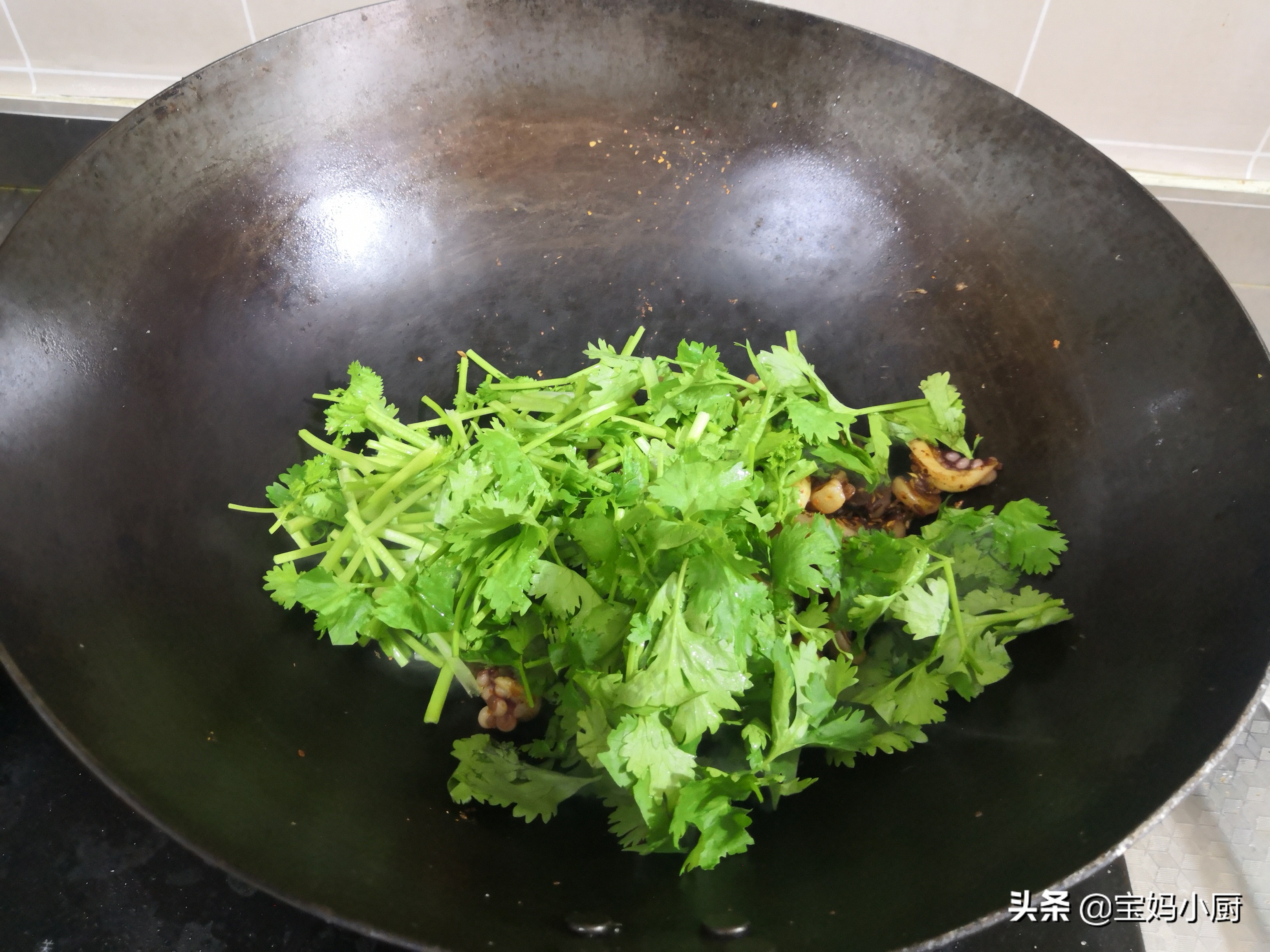 鱿鱼的4分钟家常做法，去腥只一招，不用焯水还少油，老好吃了