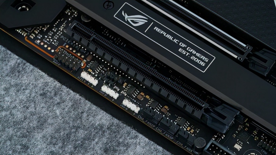ROG MAXIMUS Z690 HERO 主板评测：Alder Lake处理器的高配伴侣