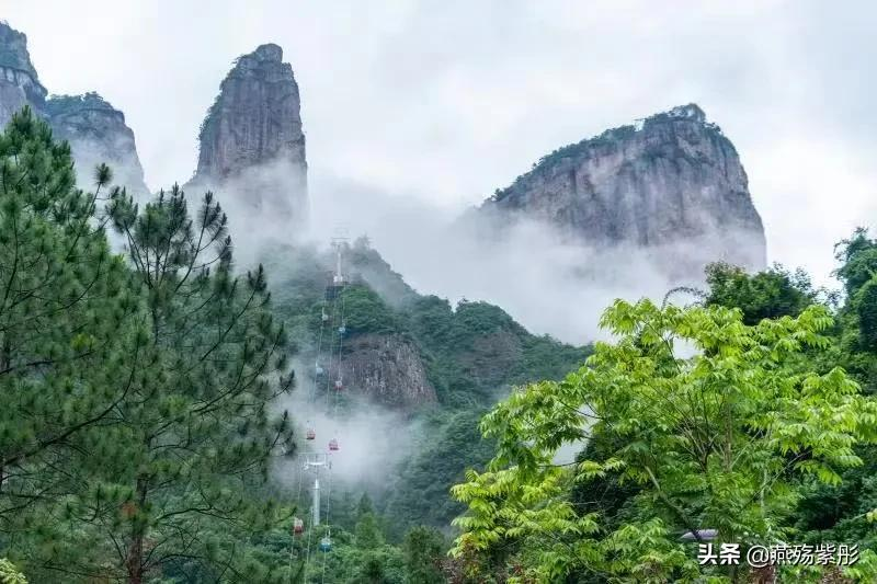 空山新雨后，景色分外娆，竹筏水上行，诗意盎然时，你心动了吗？