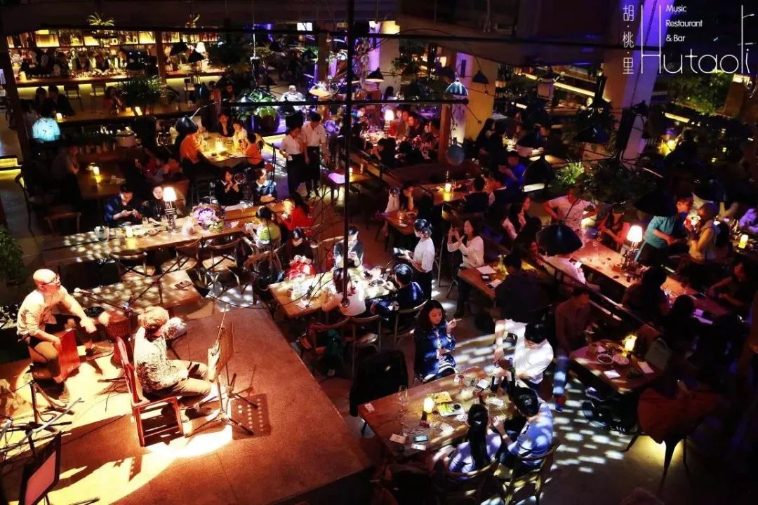 大牌争相入局餐+酒，小酒馆真的是一门好生意？