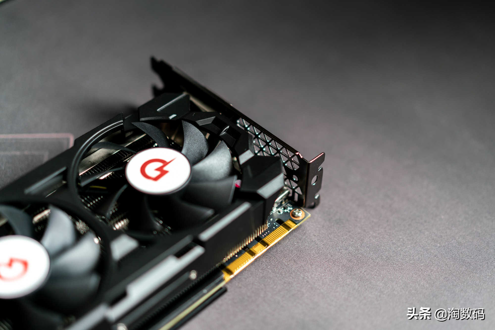 头铁入手￥1799的GTX1080显卡，先拆再测保平安，还一年保修