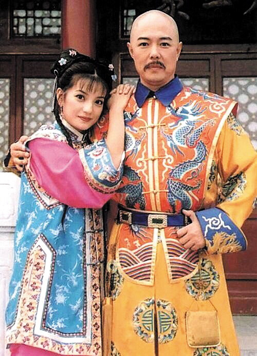 “风流皇帝”张铁林：9个女人3个孩子，他是如何渣完一个又一个？