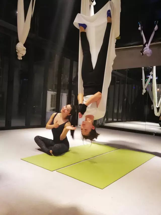 老人刘涛：空中瑜伽又瘦又美、飘逸迷人！一起解锁空中姿势，教学