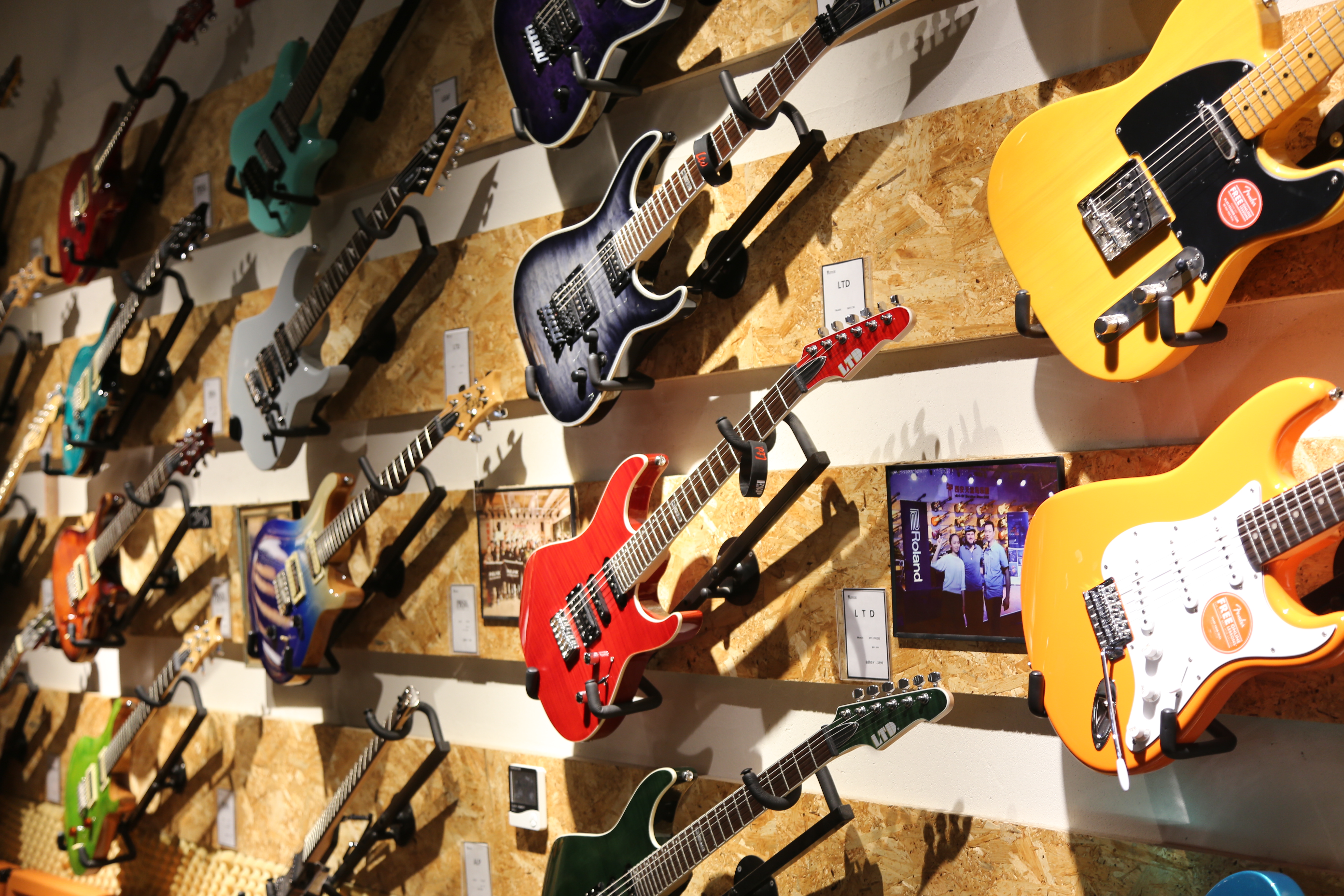 吉普森电吉他西安体验店分享电吉他是否需要音响