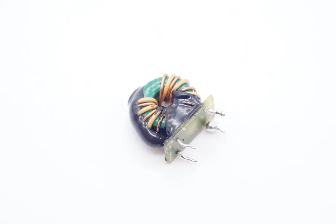 拆解报告：苹果原装67W PD快充充电器A2518-充电头网