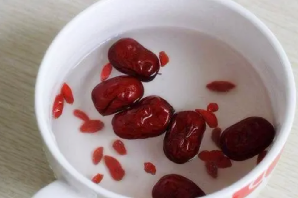 孕期除了白开水，孕妇还可以多喝的3种饮品，对胎儿的发育有帮助