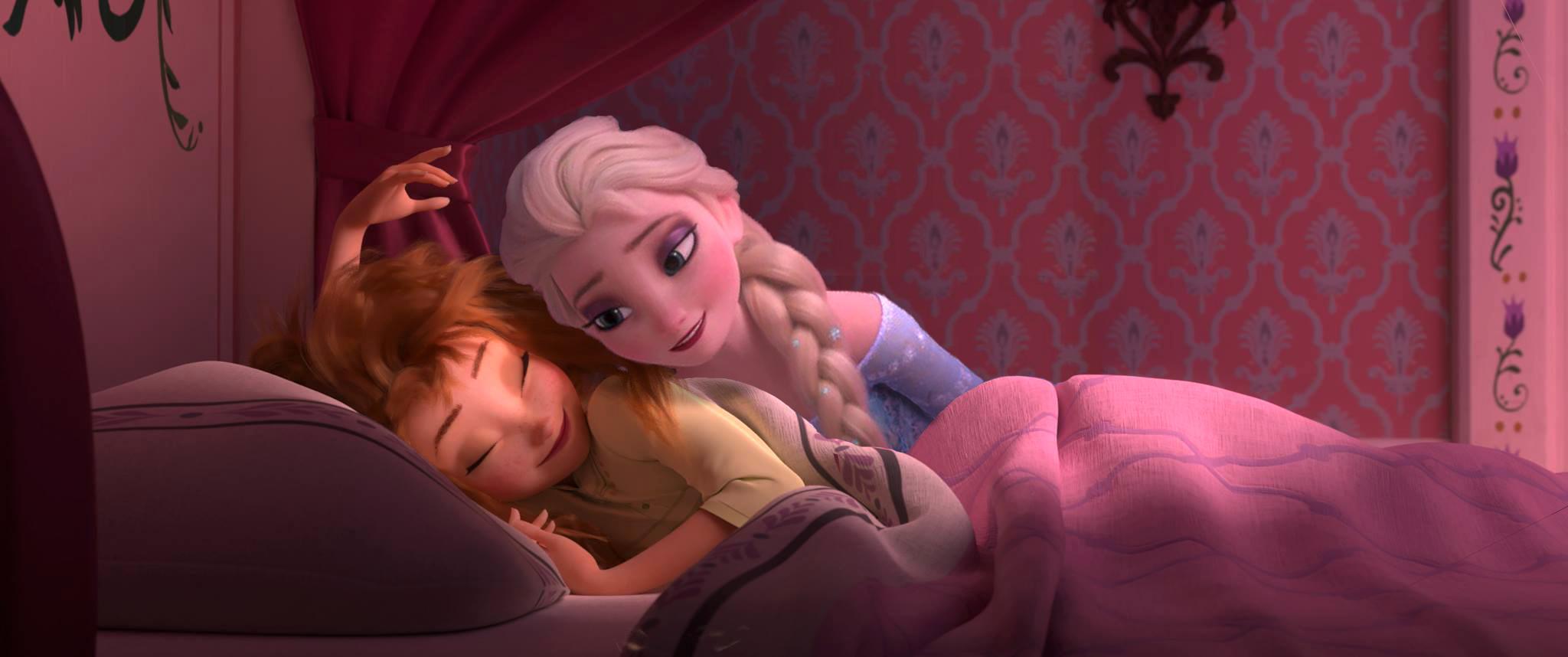 冰雪奇缘2:疑似艾莎,安娜新造型曝光,网友直呼:基情满满!