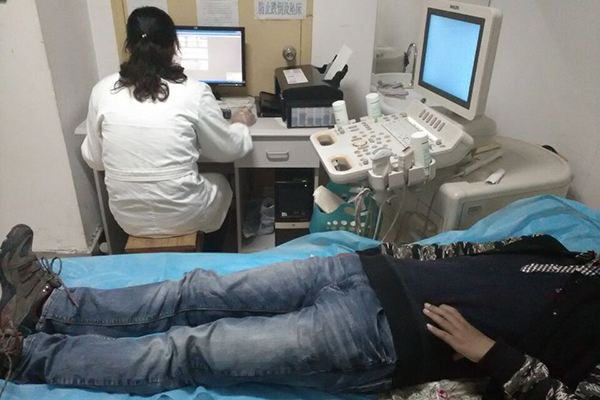 拍X光要脱光上衣吗？医院里那些让人脸红的检查，一个比一个尴尬