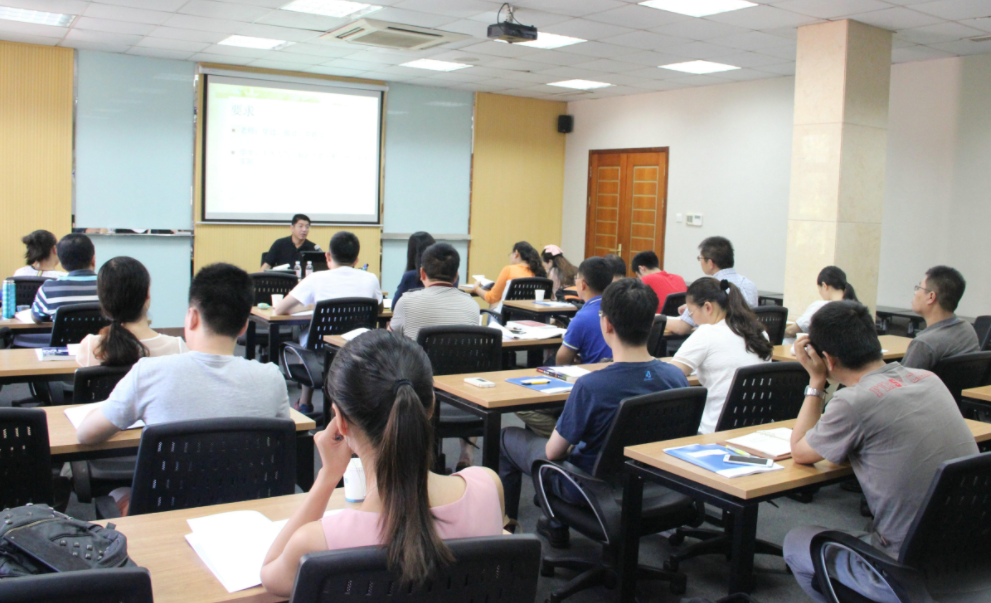 大学“随机”点名的方式走红，方式新颖效果明显，课堂气氛更活跃