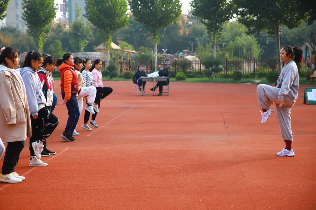 壽光圣城中學(xué)初中部:視導(dǎo)領(lǐng)航助成長(圖15) 壽光圣城中學(xué)初中部:視導(dǎo)領(lǐng)航助成長(圖15)