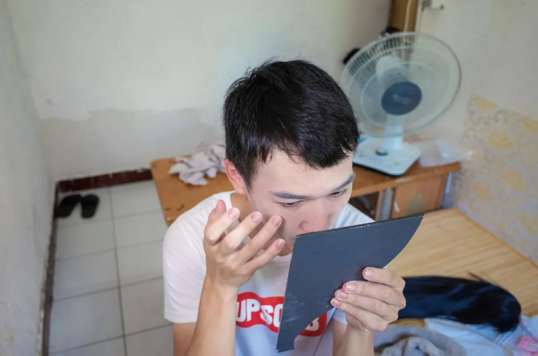 穿女装的“三和大神”