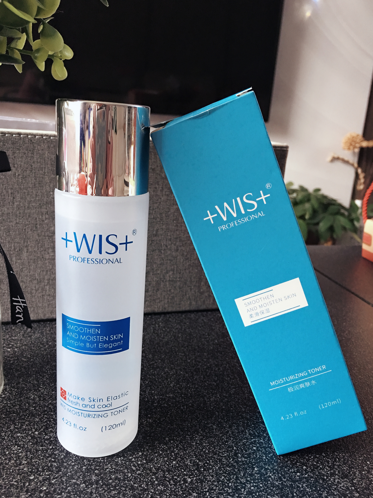 WIS：来自美国的专业护肤品牌，以其高效产品赢得众多肌肤问题者的青睐。