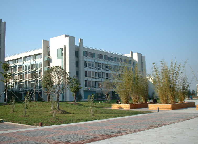 江苏省有一所大学，曾拒绝并入985高校，如今却身价“倍增”