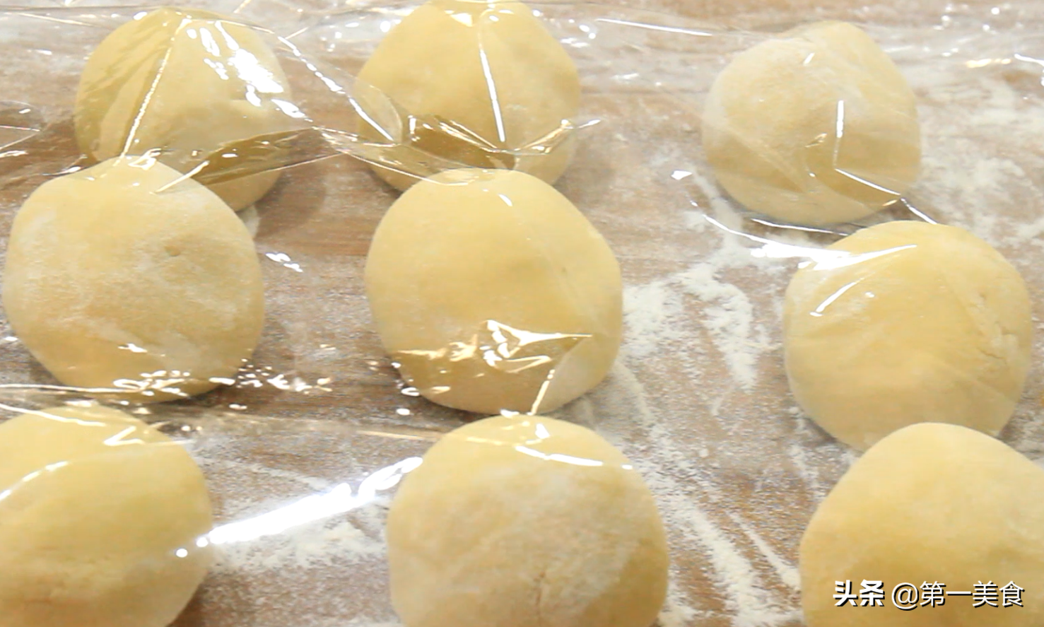 电饼铛烙出馋人锅贴味！简单制作玉米发面饼，香甜松软吃不够