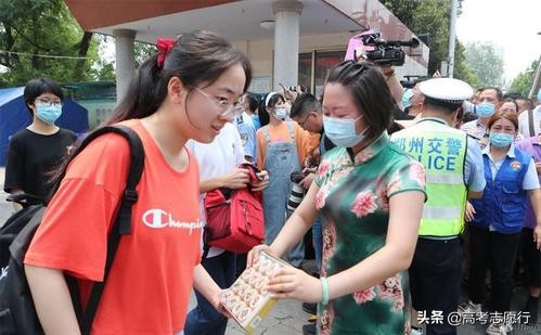 高考多少分才有机会读一本大学？比去年高还是低，很期待