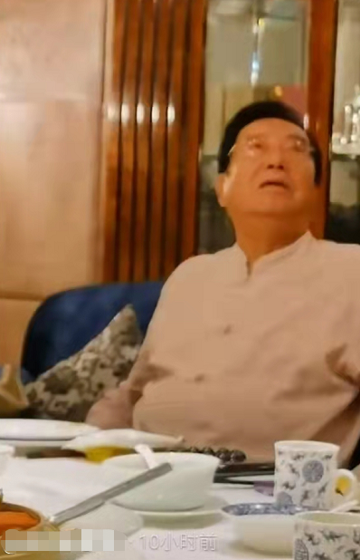 李双江携妻宴聚名店包厢，温馨雅致装修尽显尊贵风范
