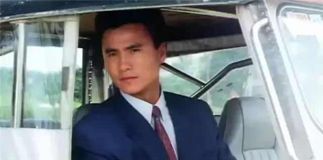 他是武术冠军功夫不输甄子丹，在香港没名气，在好莱坞却大放异彩