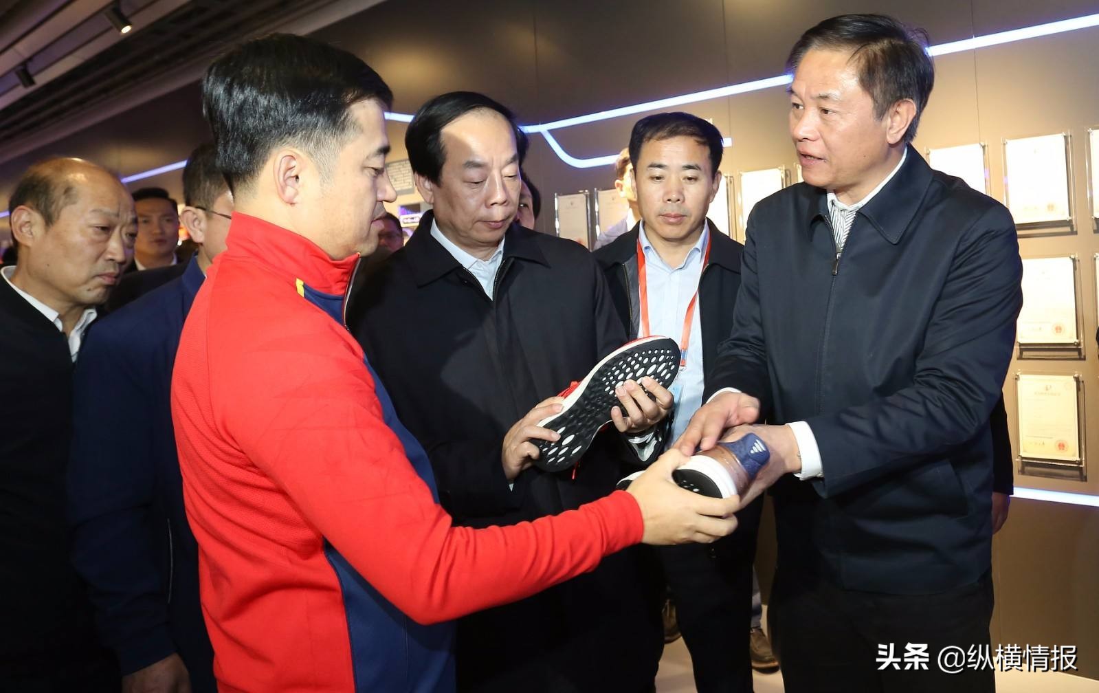 为什么终止与nba合作(两兄弟果断停止跟NBA合作，本以为会损失严重，结果每人赚回100亿)