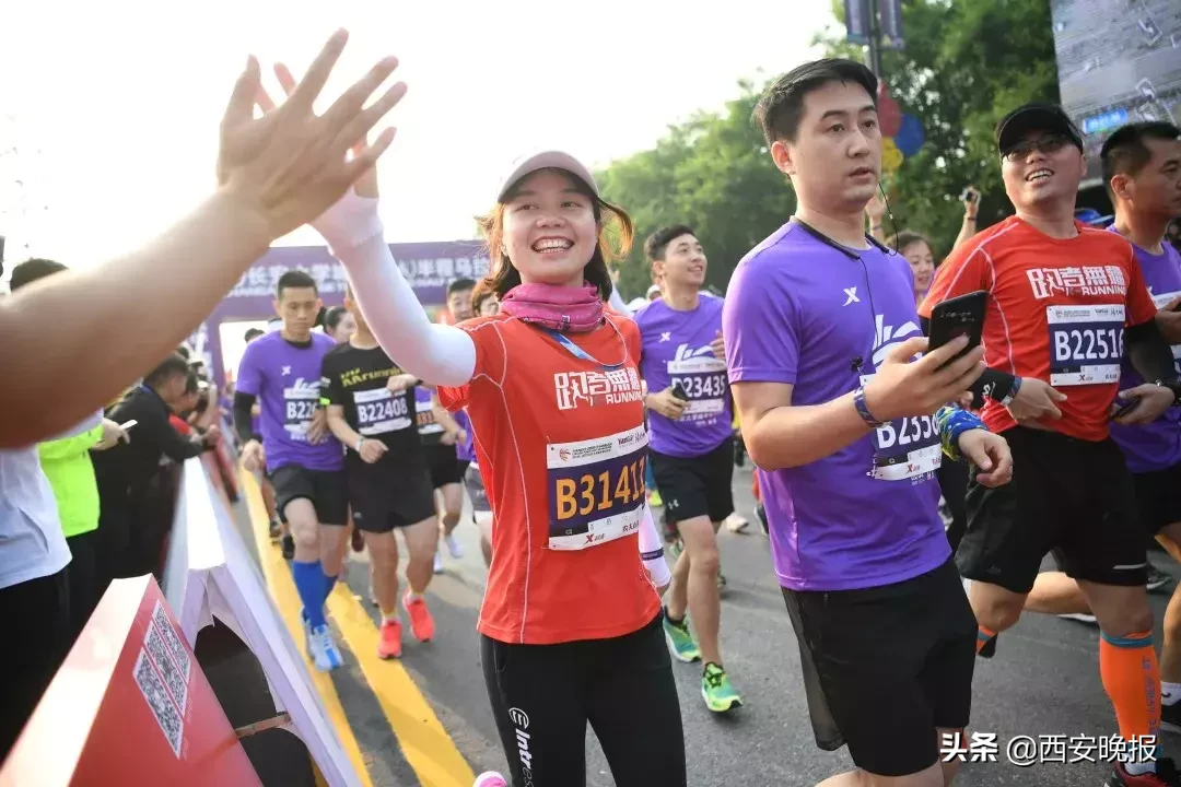 今天,让青春在马拉松赛道上激情飞扬,快看有你的身影吗