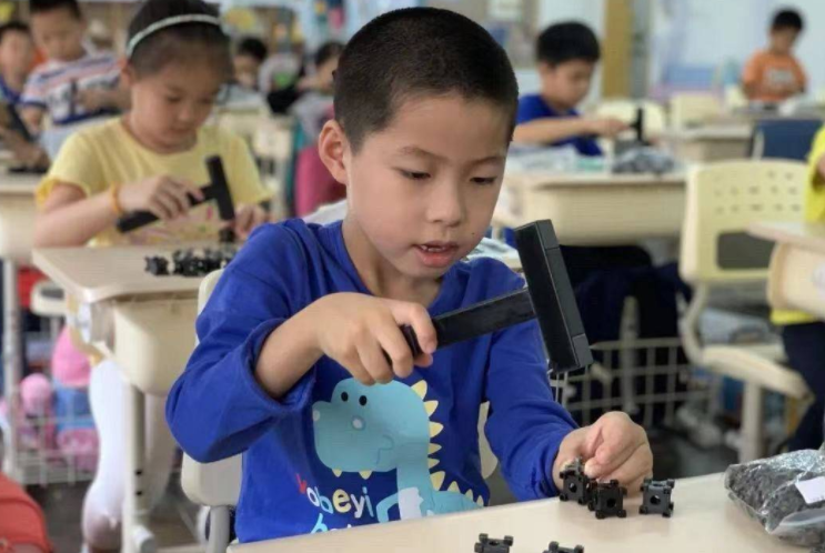 中小学延时服务落地后，新学期作息时间表曝光，家长却不淡定了