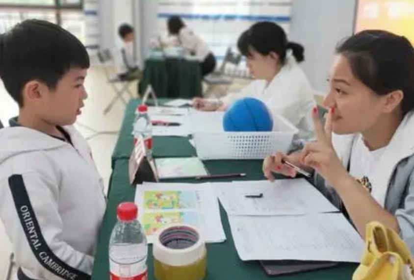 上海一幼儿园学生简历，内容长达15页，比大学毕业生简历还要丰富