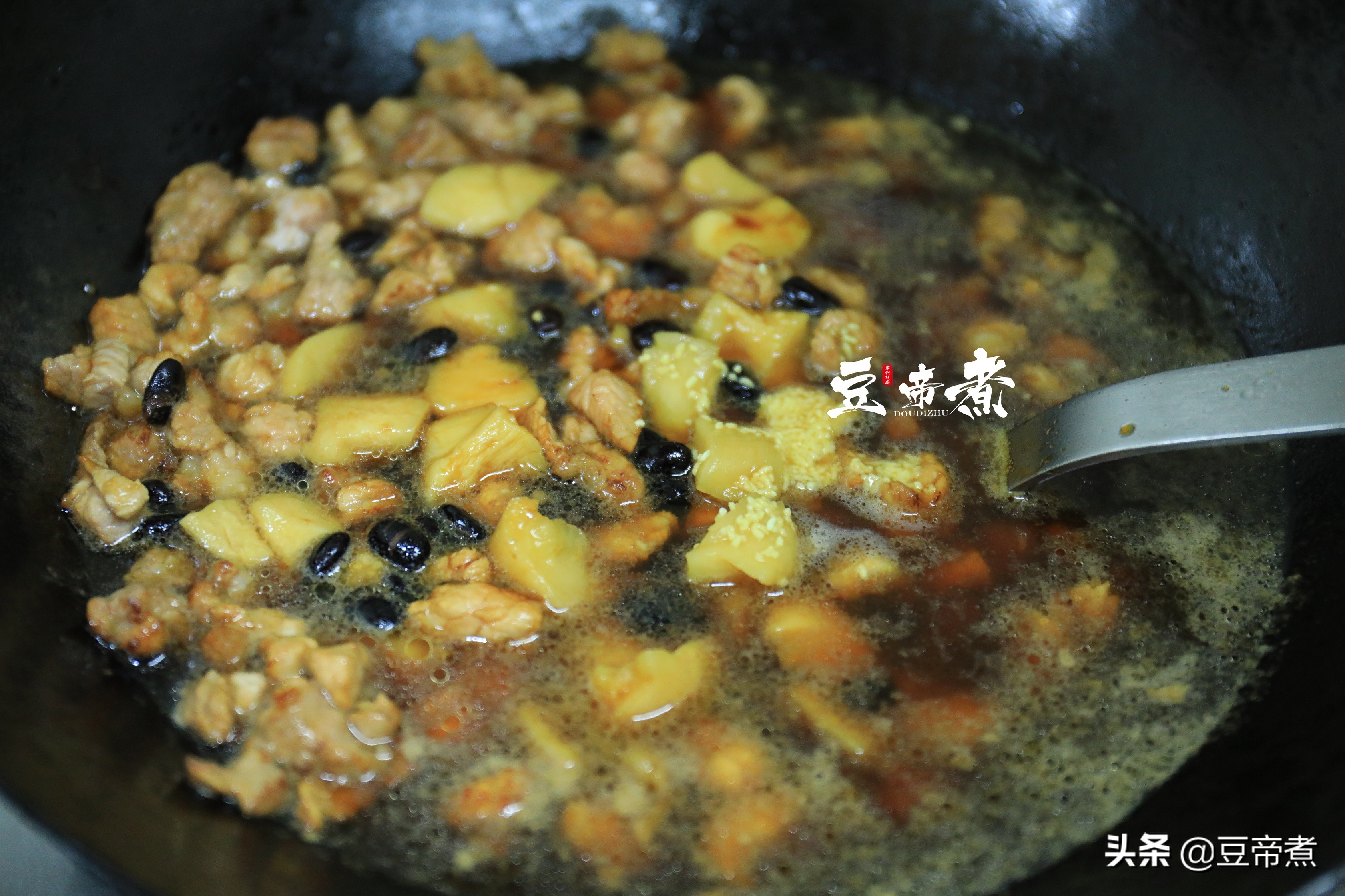 老妈做的小家常，勺一匙拌饭实在好吃，做法简单推荐你也试试