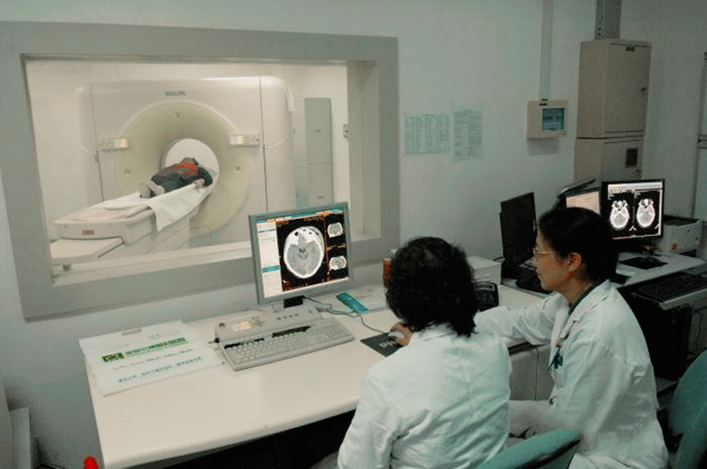 从医生角度来看，X光、CT、核磁和B超有什么区别？应该如何选择