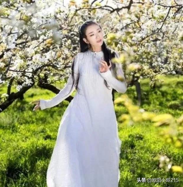 孔雀公主楊麗萍64歲無兒無女，皮包骨梅超風造型為哪般