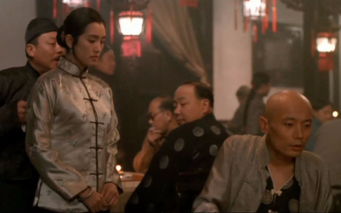 《活着》赏析:命运给家珍和凤霞的,二喜和有庆的,都给了福贵