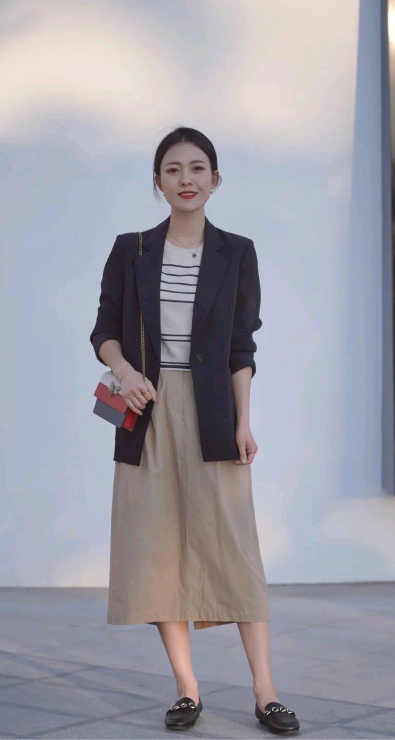 成熟女人的早秋穿搭如何搭配(成熟女人的早秋穿搭如何搭配好看)